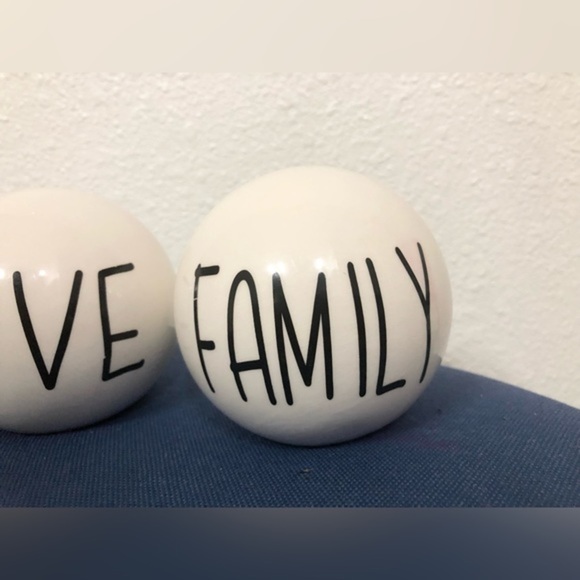 2 Ivory ceramic farmhouse tabletop paper weight decor Love Family Thankful new - Picture 12 of 15